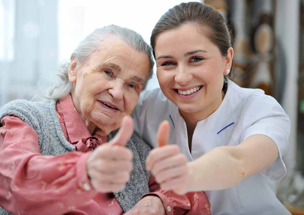 care-worker-elderly-lady-give-thumbs-up